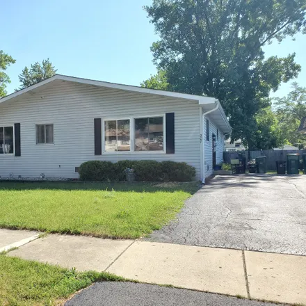 Buy this 3 bed duplex on 209 Troy Lane in Lombard, IL 60148