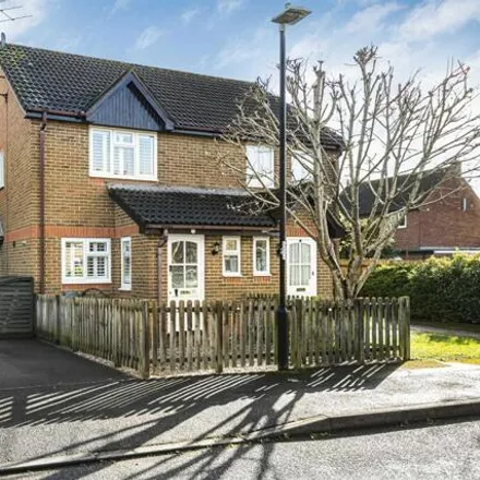 Buy this 3 bed townhouse on Orchard Grove in Reading, RG4 6NF