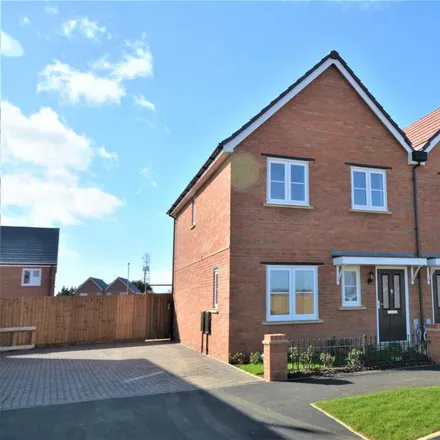 Rent this 3 bed duplex on Sparrowhawk Crescent in Hardingstone, NN4 6GP