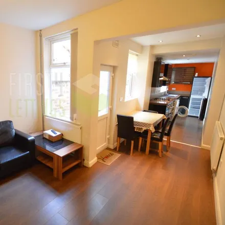 Image 2 - Connaught Street, Leicester, LE2 1FJ, United Kingdom - Townhouse for rent