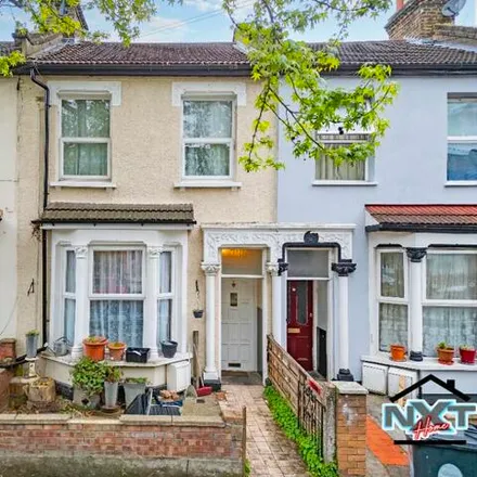 Buy this 3 bed townhouse on Buckland Road in London, E10 6QS