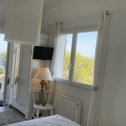 Rent this 6 bed house on Île-de-France in Chemin de la Carraire, 83220 Le Pradet