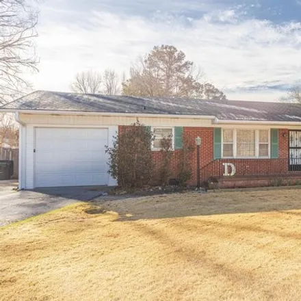 Buy this 2 bed house on Poplar Avenue in Selmer, TN 38375