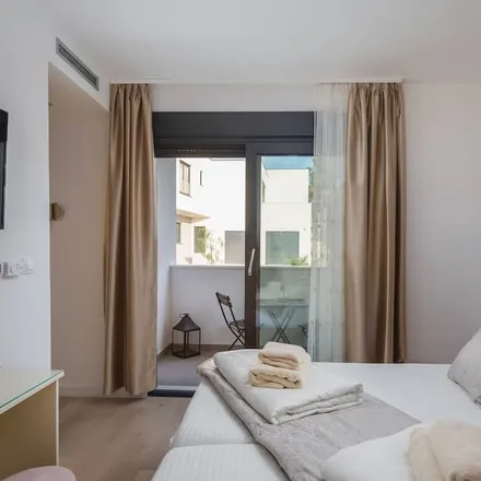 Rent this 4 bed house on 21312 Općina Podstrana