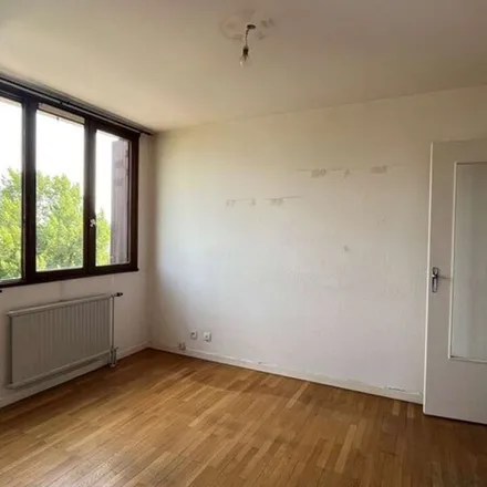 Rent this 2 bed apartment on 50 Avenue de Chartreuse in 38240 Meylan, France