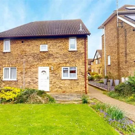 Buy this 3 bed house on Rosecroft Close in Basildon, Essex