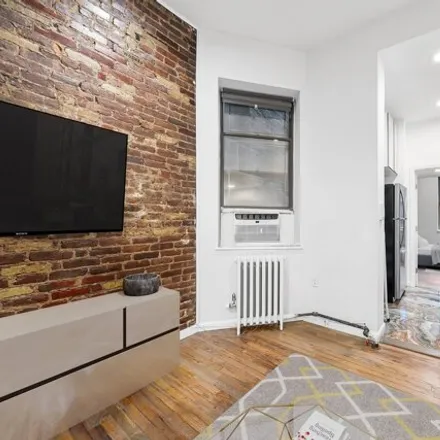 Image 2 - 264 West 22nd Street, New York, NY 10011, USA - Apartment for sale