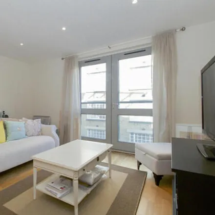 Image 4 - Butlers and Colonial Wharf, Shad Thames, London, SE1 2YP, United Kingdom - Apartment for sale