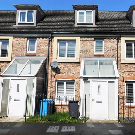 Rent this 4 bed townhouse on 18 Barmouth Walk in Chadderton, OL8 4SH