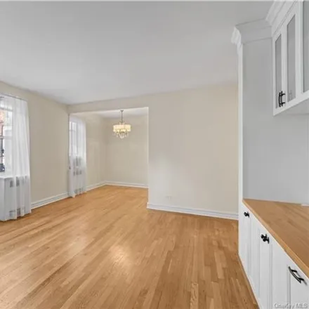Image 6 - 846 Palmer Road, Lawrence Park, City of Yonkers, NY 10708, USA - Apartment for sale