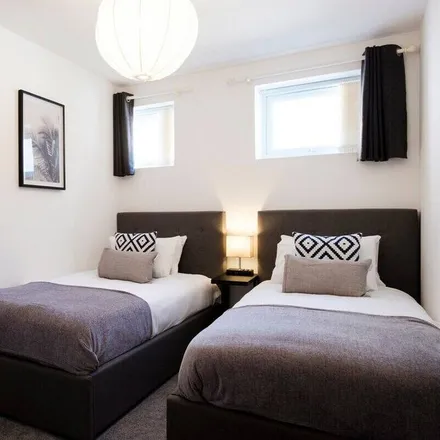 Image 3 - Cotswold, GL7 1LP, United Kingdom - Apartment for rent