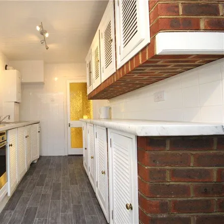 Image 3 - Hanworth Road, London, TW4 5LQ, United Kingdom - Duplex for rent