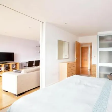 Image 9 - Howard Building, 368 Queenstown Road, London, SW11 8NT, United Kingdom - Apartment for sale