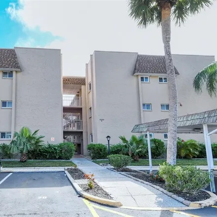 Buy this 2 bed condo on 1330 Glen Oaks Drive East in Sarasota, FL 34232