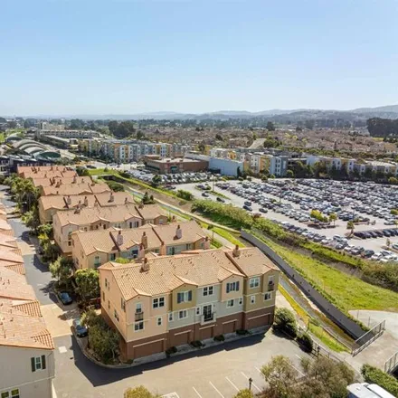 Image 2 - 1398 Isabelle Circle, Colma, CA 94080, USA - Condo for sale