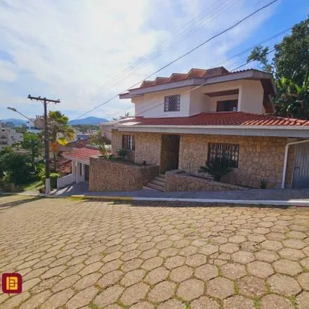 Buy this 6 bed house on Rua João Pio Duarte Silva (02) in Rua João Pio Duarte Silva, Córrego Grande