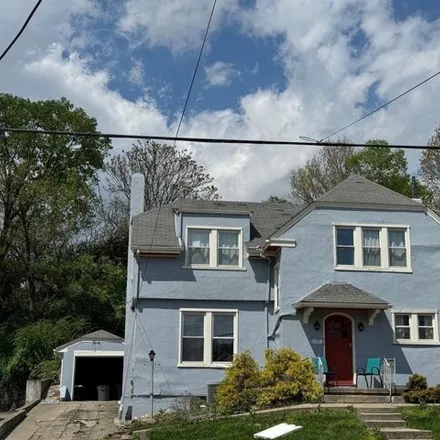 Image 2 - Fiji House, 347 Probasco Street, Cincinnati, OH 45220, USA - House for sale