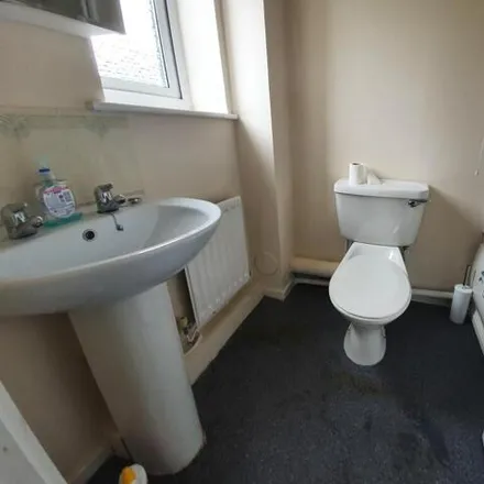 Image 5 - Charlock Court, Newport Pagnell, Buckinghamshire, Mk16 - Apartment for rent