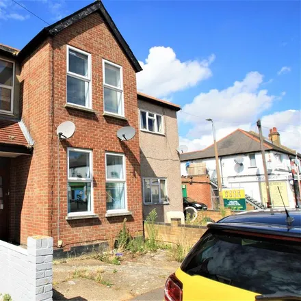 Rent this 1 bed apartment on Lonsdale Road in Southend-on-Sea, SS2 4LY