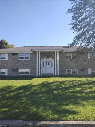 Rent this 2 bed apartment on 134 Kendall Avenue in Campbell, Mahoning County