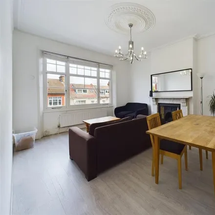 Rent this 3 bed apartment on Cavendish Road in London, N4 1RP