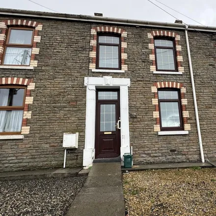 Rent this 3 bed townhouse on Cwmaman Road in Glanamman, SA18 1DJ