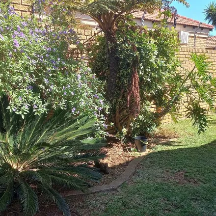 Image 7 - Pine Street, Mogale City Ward 16, Krugersdorp, 1725, South Africa - Townhouse for rent