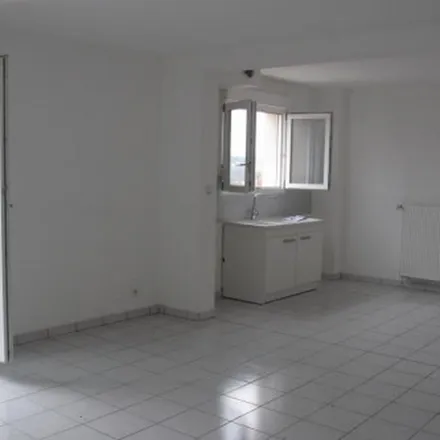 Rent this 4 bed apartment on D 674 in 88300 Neufchâteau, France
