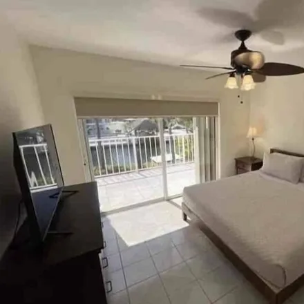 Rent this 6 bed house on Key Largo