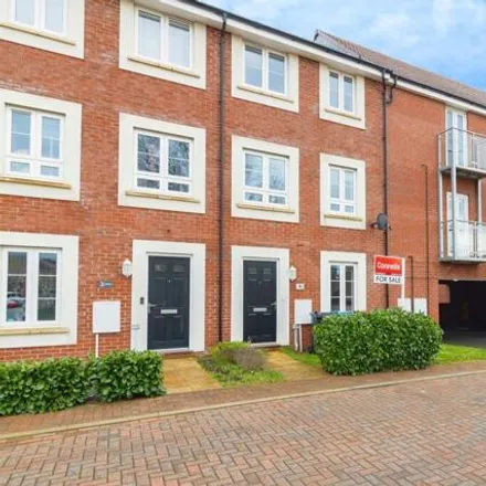 Buy this 3 bed townhouse on Honduras Gardens in Bletchley, MK3 5LY