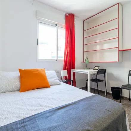 Rent this 5 bed room on Plaça de Vicent Iborra in 46001 Valencia, Spain