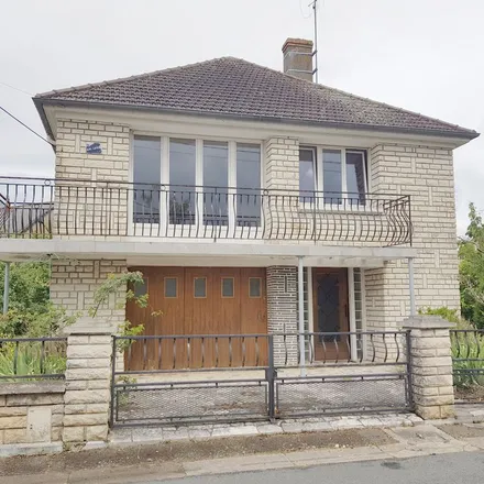Rent this 3 bed apartment on 51 Rue de l'Île in 72300 Sablé-sur-Sarthe, France