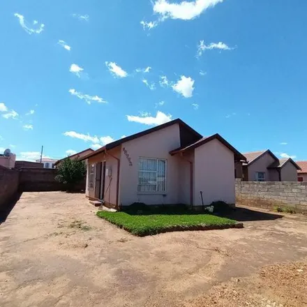 Rent this 2 bed apartment on Umbuluzi Avenue in Johannesburg Ward 44, Soweto