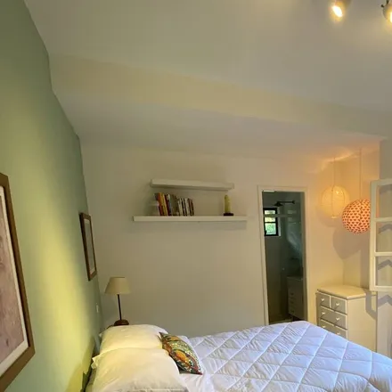 Rent this 3 bed townhouse on Petrópolis