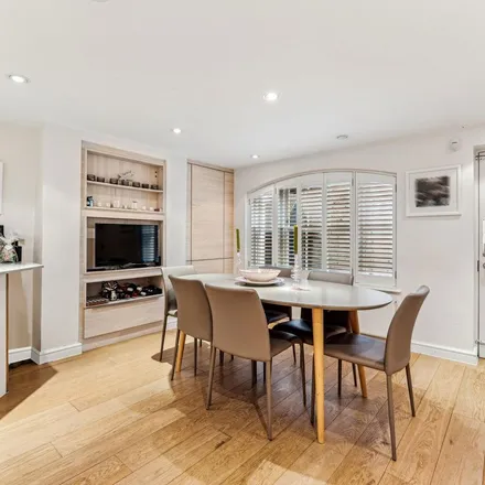 Rent this 3 bed apartment on 13 Gillingham Street in London, SW1V 1HN