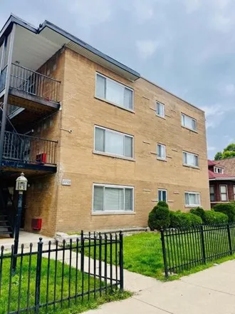 Buy this studio house on 8020 South Yates Boulevard in Chicago, IL 60617