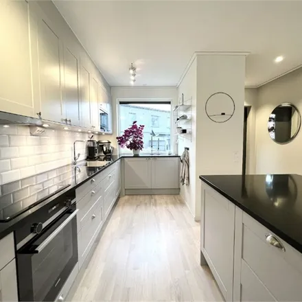 Rent this 5 bed apartment on Kärnvedsgatan in 431 21 Mölndals kommun, Sweden
