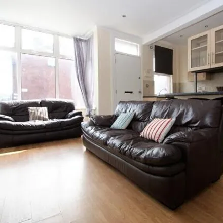 Rent this 5 bed townhouse on Knowle Terrace in Leeds, LS4 2PA