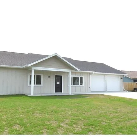 Image 2 - 494 Lincoln Street Southeast, Warroad, Roseau County, MN 56763, USA - House for sale