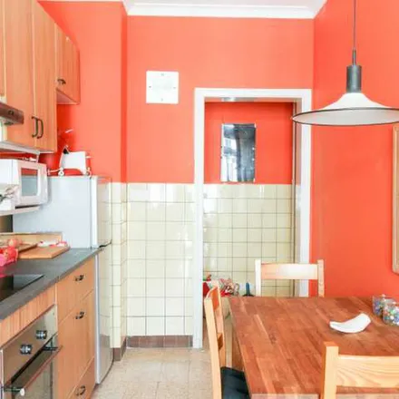 Rent this 3 bed apartment on Avenue de la Toison d'Or - Gulden-Vlieslaan 76 in 1060 Saint-Gilles - Sint-Gillis, Belgium