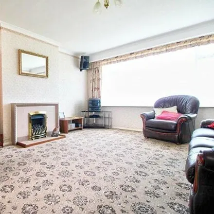 Image 3 - Castle View Gardens, East Sussex, East Sussex, Bn24 5hs - House for sale