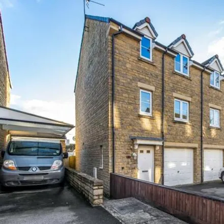 Buy this 3 bed townhouse on Beechwood Close in Inchbrook, GL6 0BG