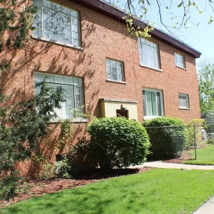 Rent this 3 bed condo on 793 Walnut Street in Waukegan, IL 60085