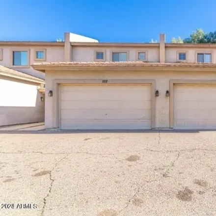 Rent this 3 bed house on 2215 North 27th Street in Phoenix, AZ 85008