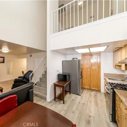 Image 4 - 959 South Manhattan Place, Los Angeles, CA 90019, USA - Townhouse for sale