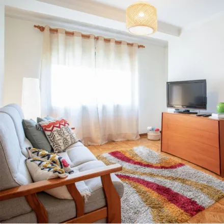 Rent this 2 bed apartment on Queda d'Água in Rua de Brito e Cunha, 4450-242 Matosinhos
