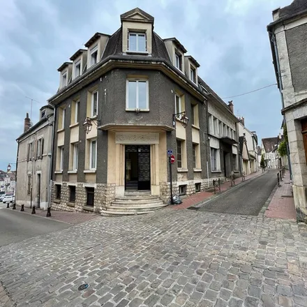 Image 2 - 1 Quai de la Marine, 89000 Auxerre, France - Apartment for rent