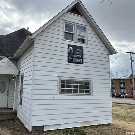 Buy this studio house on 627 South Poplar Street in Carbondale, IL 62901