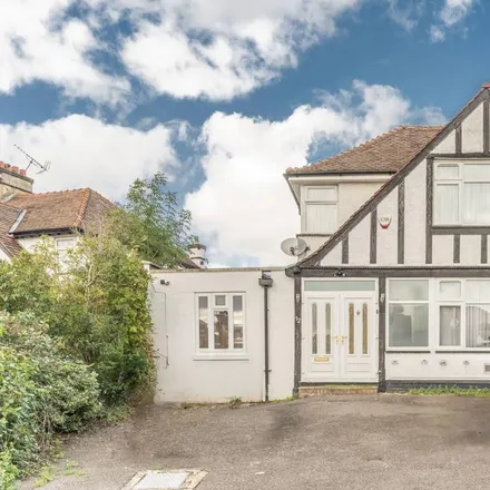 Rent this 4 bed house on Oakleigh Court in London, United Kingdom