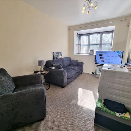 Image 3 - 4 Ladd Close, Warmley, BS15 9LG, United Kingdom - Apartment for rent